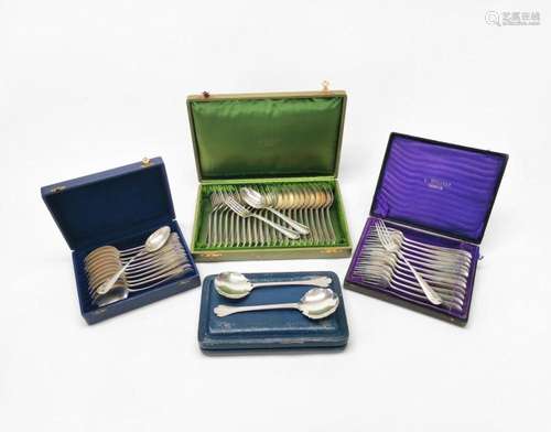 Ensemble de couverts dépareillés dans leur coffret Argent, 2...