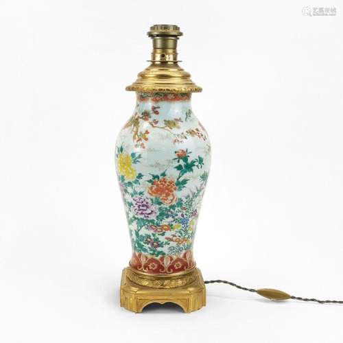 Vase monté en lampe, Chine XIXe s Porcelaine émaillée polych...