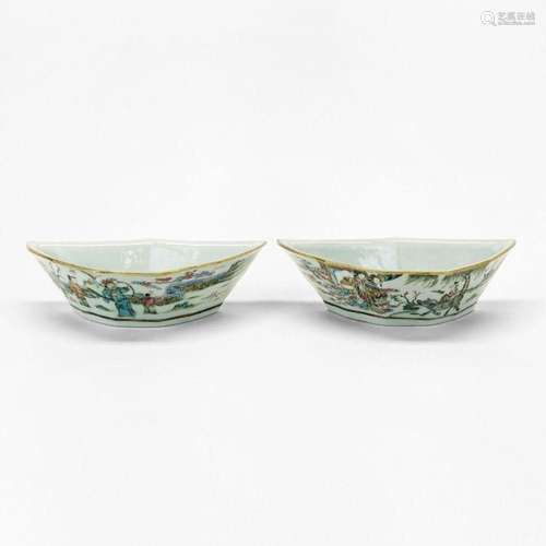 Deux coupelles demi-lune, Chine, XIXe s Porcelaine émaillée ...