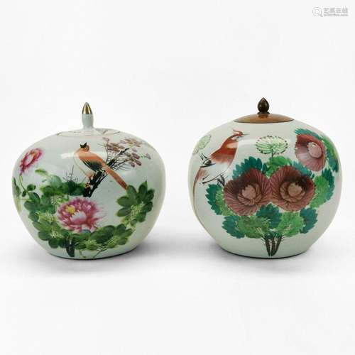 Deux pots à gingembre, Chine Porcelaine émaillée polychrome ...