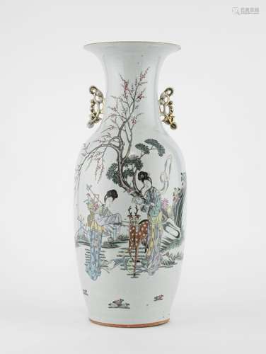 Deux vases, Chine, époque République Porcelaine émaillée pol...