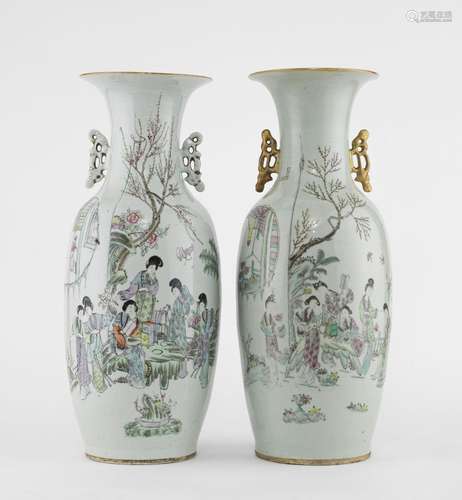 Paire de vases, Chine, époque République Porcelaine émaillée...