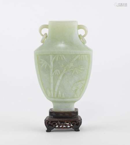 Vase à anses, Chine Jade céladon, H 12 cm