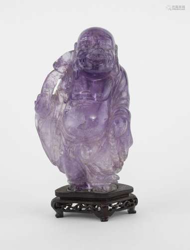 Bouddha riant, Chine, XXe s Améthyste sculptée, H 16 cm