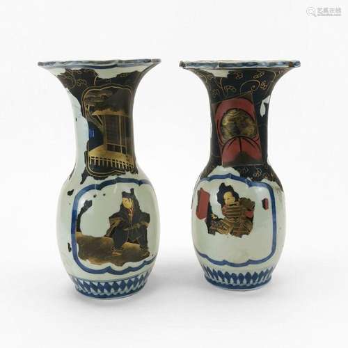 Paire de vases, Japon Porcelaine bleu et blanc, restes de dé...