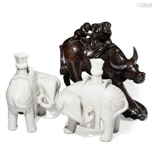 二十世纪 白釉太平有象摆件及嵌铜丝木雕
牧童骑牛摆件一组