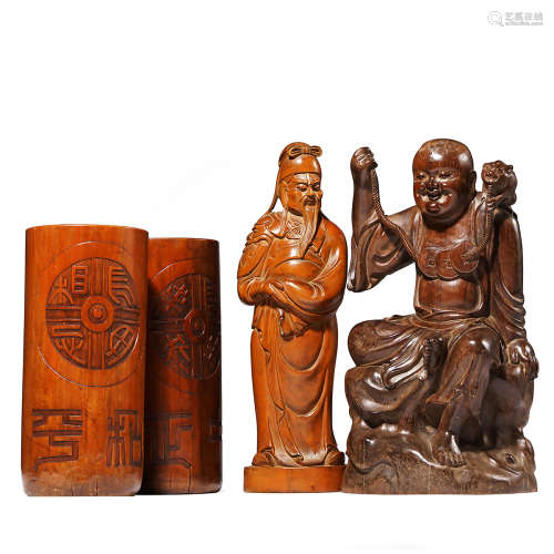 二十世纪 鸡翅木刘海黄杨木关公及竹雕
中正和平笔筒一对