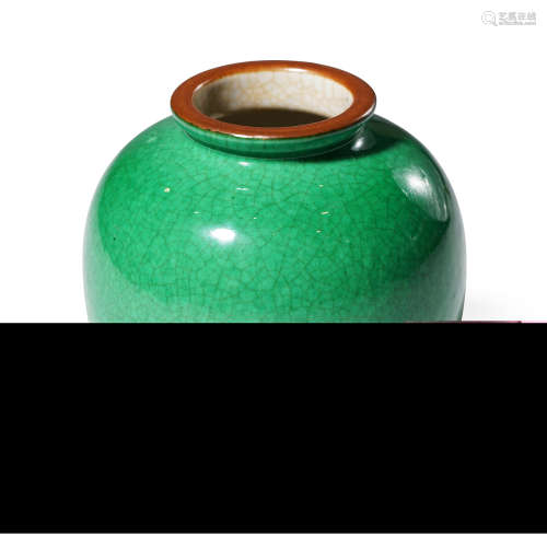 清晚期 绿哥釉罐