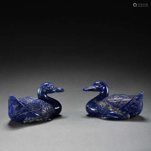 A PAIR OF CHINESE QING DYNASTY LAPIS LAZULI MANDARIN DUCKS