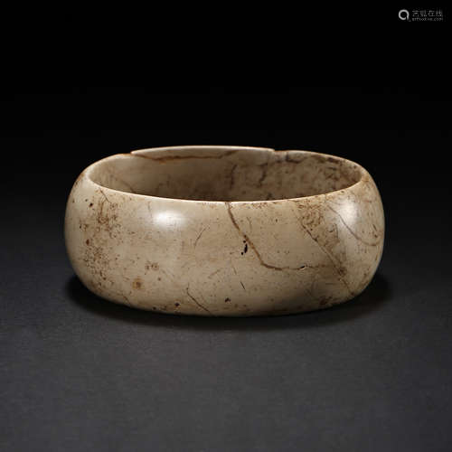 JADE BRACELETS OF THE HONGSHAN PERIOD IN CHINA