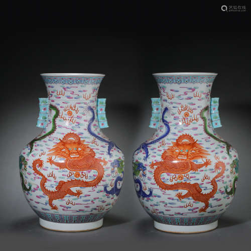 PAIR OF CHINESE QING DYNASTY DRAGON-PATTERNED VASES