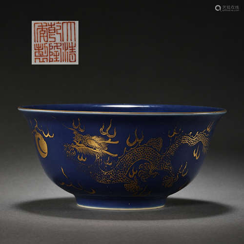 CHINA'S QING DYNASTY QIANLONG PERIOD GOLD BOWL WITH BLUE GLA...