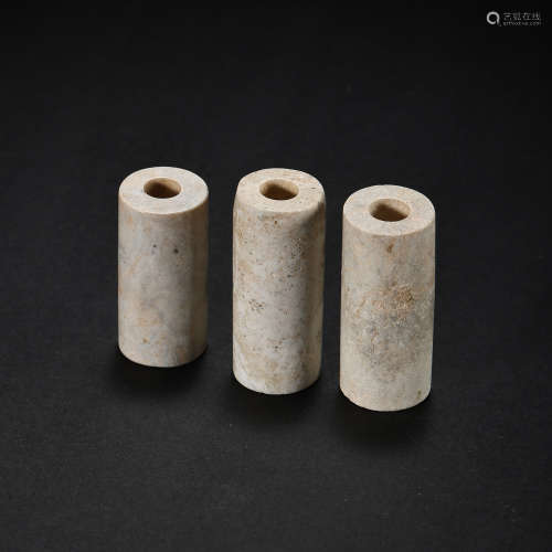 A SET OF CHINESE SHANG DYNASTY CHICKEN BONE WHITE JADE BEADS