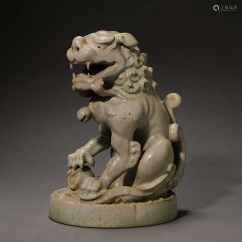 CHINESE SONG DYNASTY CELADON SITTING LION