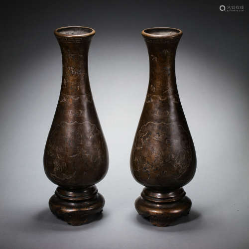 PAIR OF CHINESE QING DYNASTY BRONZE LONG NECKED VASES