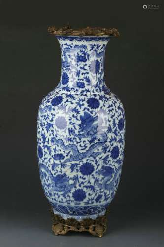 Blue-and-white Vase with CHI Dragon Design, Qianlong Reign P...