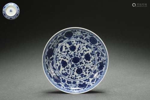 Blue-and-white Dish with Interlaced Lotus Design, Qianlong R...