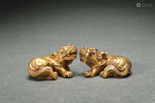 A Pair Gilt Bronze Animals铜鎏金兽一对