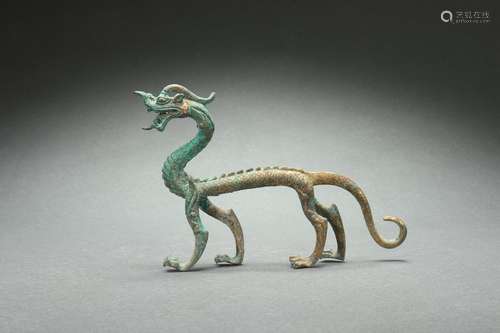 Gilt Bronze Dragon Decoration铜鎏金“走”型龙摆件