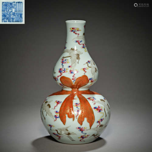 Qing Dynasty of China,Famille Rose Gourd Bottle