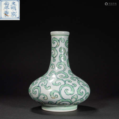 CHINESE FAMILLE ROSE VASE, MING DYNASTY