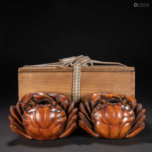 A PAIR OF CHINESE BOXWOOD CRABS, QING DYNASTY