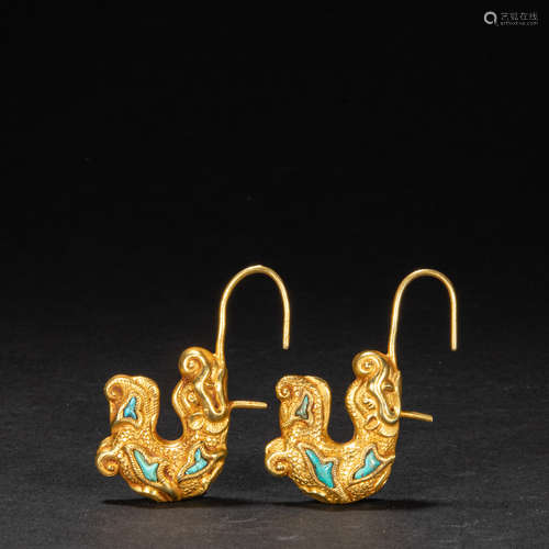 A PAIR OF CHINESE SILVER GILT EARRINGS, DURING THE LIAOJIN P...