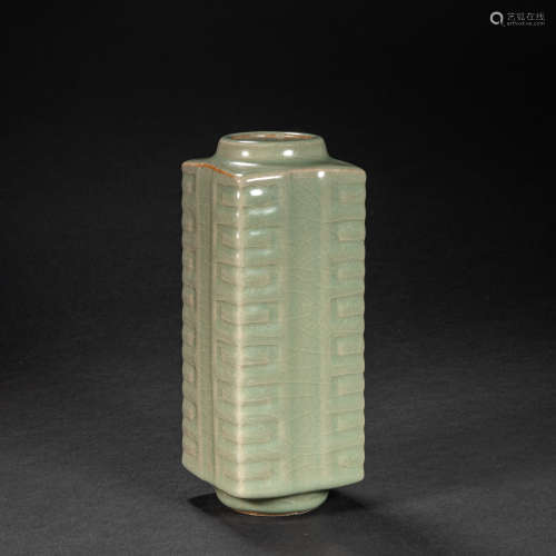 CHINESE LONGQUAN WARE SQUARE BOTTLE, SONG DYNASTY