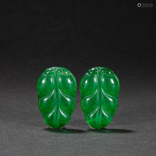 A PAIR OF CHINESE EMERALD LEAVES, QING DYNASTY