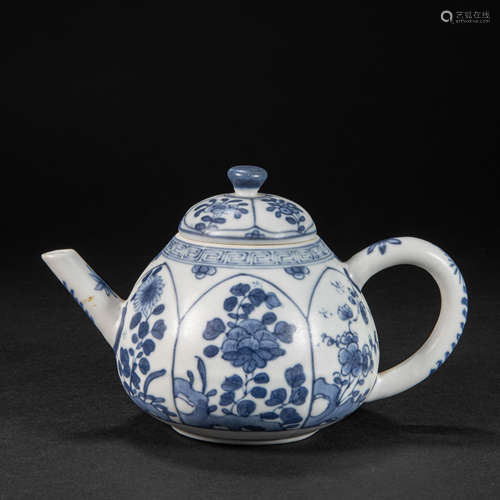 CHINESE BLUE AND WHITE TEAPOT, MING DYNASTY