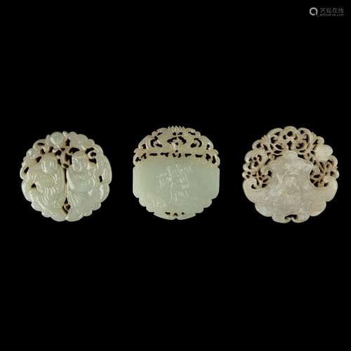 GROUP OF THREE WHITE JADE CIRCULAR PLAQUES 19TH-20TH CENTURY