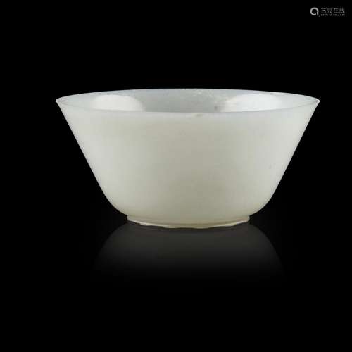 MUGHAL-STYLE WHITE JADE 'CHRYSANTHEMUM' BOWL QING DYNASTY, 1...