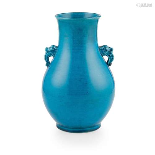 TURQUOISE-GLAZED HANDLED VASE QING DYNASTY, 19TH CENTURY