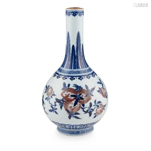 BLUE AND WHITE AND UNDERGLAZED-RED BOTTLE VASE 20TH CENTURY