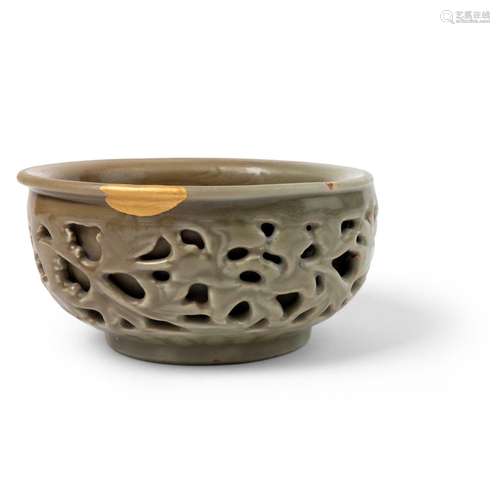 LONGQUAN CELADON RETICULATED WARMING BOWL MING DYNASTY