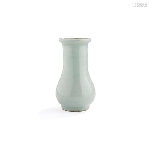 LONGQUAN CELADON-GLAZED VASE SOUTHERN SONG DYNASTY