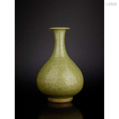 LONGQUAN CELADON YUHUCHUN VASE EARLY MING DYNASTY