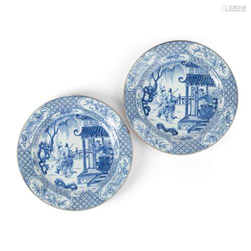 LARGE PAIR OF BLUE AND WHITE PLATES QING DYNASTY, KANGXI PER...