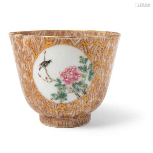 FAUX-BOIS AND GILT-DECORATED FAMILLE ROSE 'FLOWER' CUP QING ...