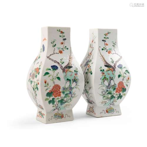 PAIR OF FAMILLE VERTE 'HU' VASES KANGXI MARK BUT 19TH-20TH C...