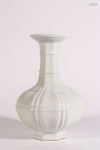 Ge Type Octagonal Vase