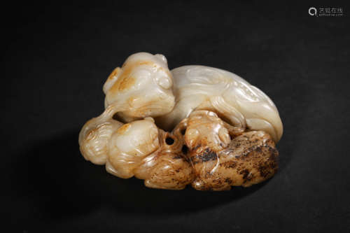 White and Russet Jade Auspicious Beast Ornament