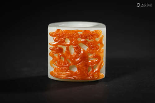 White and Russet Jade Figure Thumb Ring