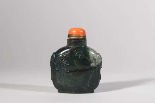 Carved Agate Snuff Bottle