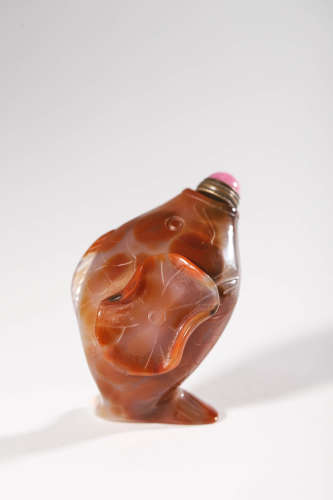 Carved Agate Carp Snuff Bottle