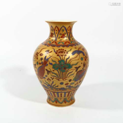 Verte Famille Porcelain Bottle, China