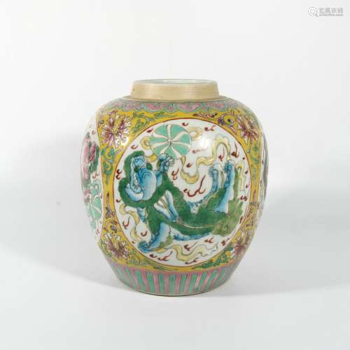 Verte Famille Porcelain Kraak Lion Jar, China