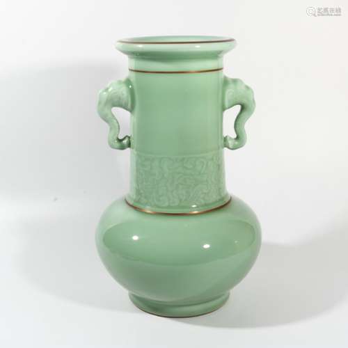 Green Glaze Porcelain Gold Painted Bottle, China