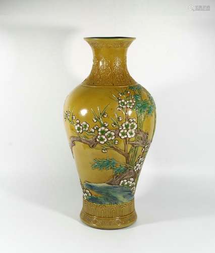 Su Tricolor Porcelain Bottle, China