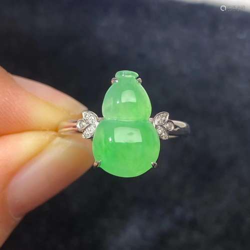 18K金镶嵌天然钻石翡翠满色甜绿起光葫芦戒指